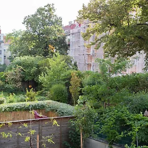 Stilvolle Mit Ruhig Gelegenem Balkon Apartment