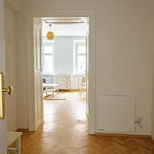 Barnabitengasse Apartment
